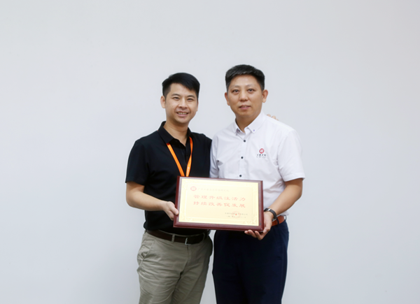 瀚海集團(tuán)授予正睿咨詢管理升級注活力，持續(xù)改善促發(fā)展榮譽牌匾