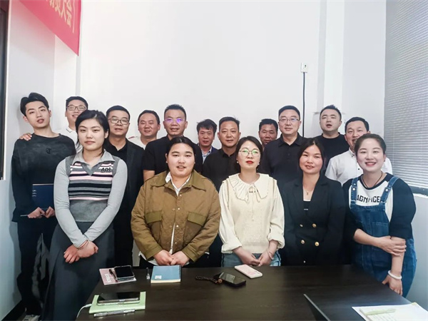 寧波銳展五金制品有限公司“營銷管理升級”項(xiàng)目啟動(dòng)合照