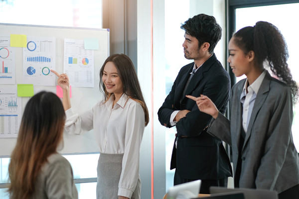 文化融入的績效管理：塑造企業(yè)文化，促進員工融入