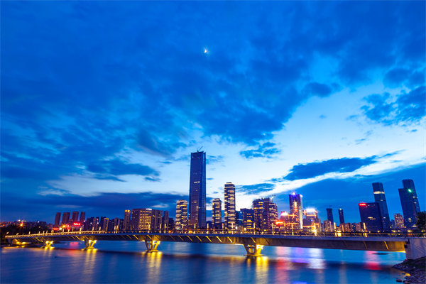 制定精準(zhǔn)企業(yè)戰(zhàn)略，引領(lǐng)企業(yè)邁向卓越發(fā)展新高度