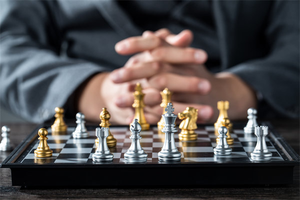 靈活調(diào)整企業(yè)戰(zhàn)略，應(yīng)對(duì)市場(chǎng)變化實(shí)現(xiàn)穩(wěn)健發(fā)展