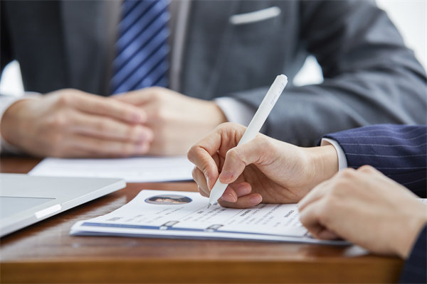 招聘新趨勢：企業(yè)如何精準定位并吸引頂尖人才？