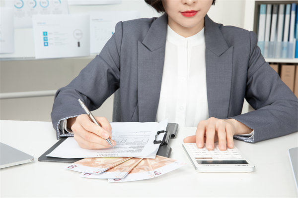 企業(yè)戰(zhàn)略轉(zhuǎn)型的關(guān)鍵成功因素與風(fēng)險(xiǎn)規(guī)避策略何在？