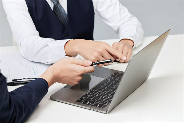 如何通過績效咨詢提升企業(yè)的整體運(yùn)營效率？