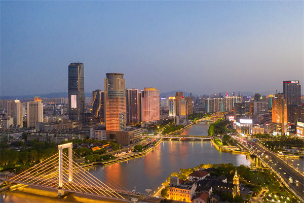 寧波戰(zhàn)略咨詢(xún)公司如何為企業(yè)定制長(zhǎng)遠(yuǎn)發(fā)展規(guī)劃？