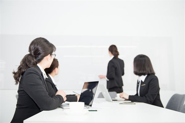 員工培訓(xùn)無效、成長慢，人力資源管理怎樣定制高效方案？