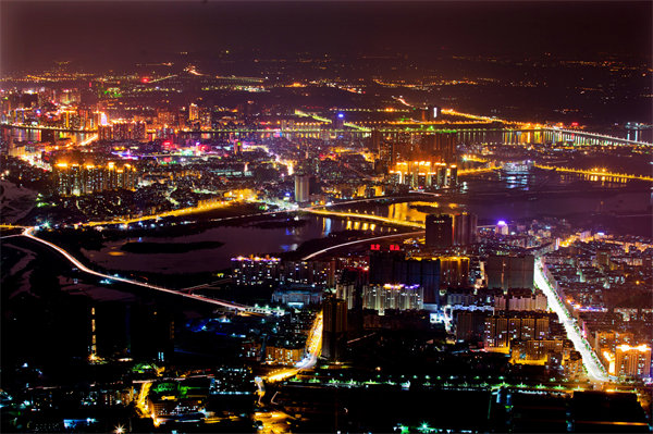 清遠(yuǎn)戰(zhàn)略咨詢公司洞察市場(chǎng)，如何精準(zhǔn)為企業(yè)定位發(fā)展方向？
